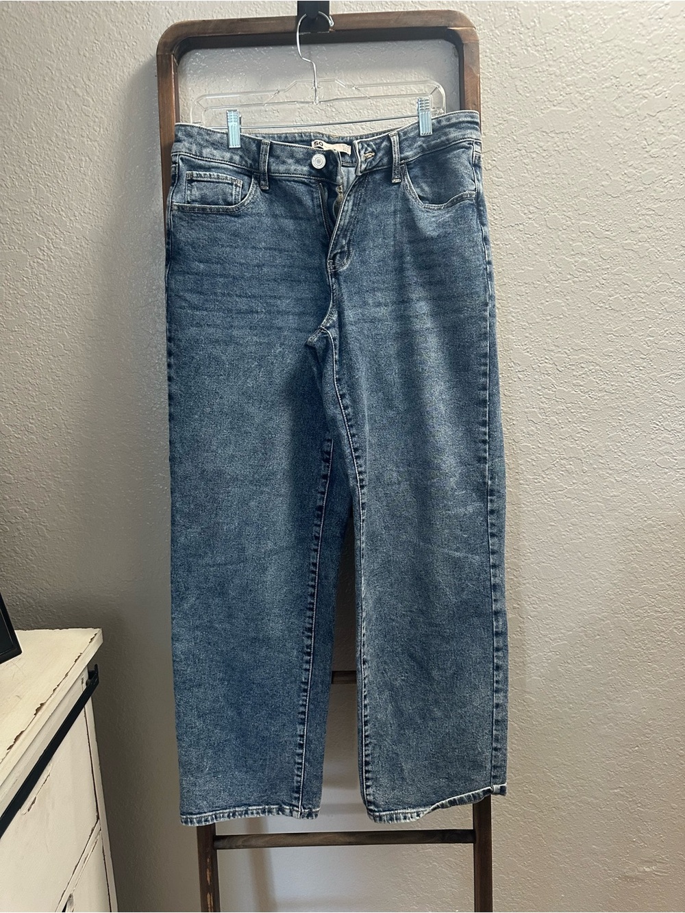SO Women's Relaxed Jeans in Washed Blue